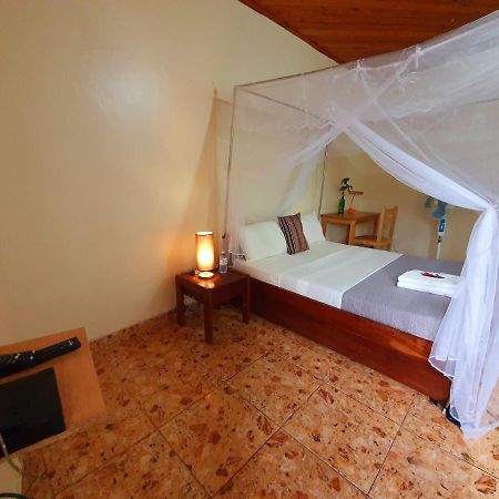 Annas Bed And Breakfast Entebbe Extérieur photo