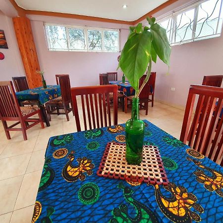 Annas Bed And Breakfast Entebbe Extérieur photo