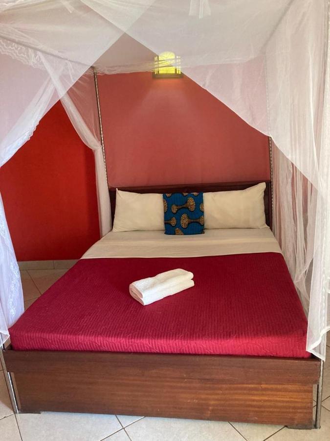 Annas Bed And Breakfast Entebbe Extérieur photo
