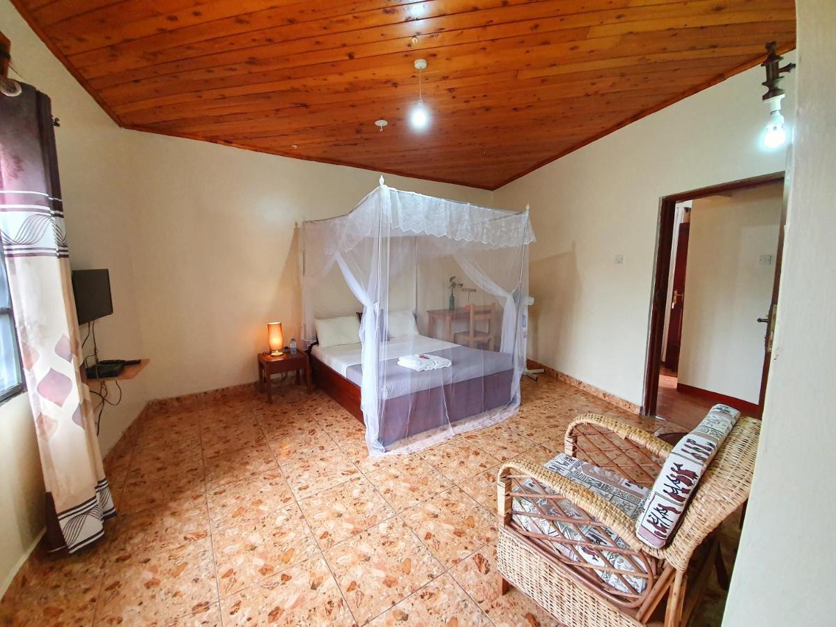 Annas Bed And Breakfast Entebbe Extérieur photo