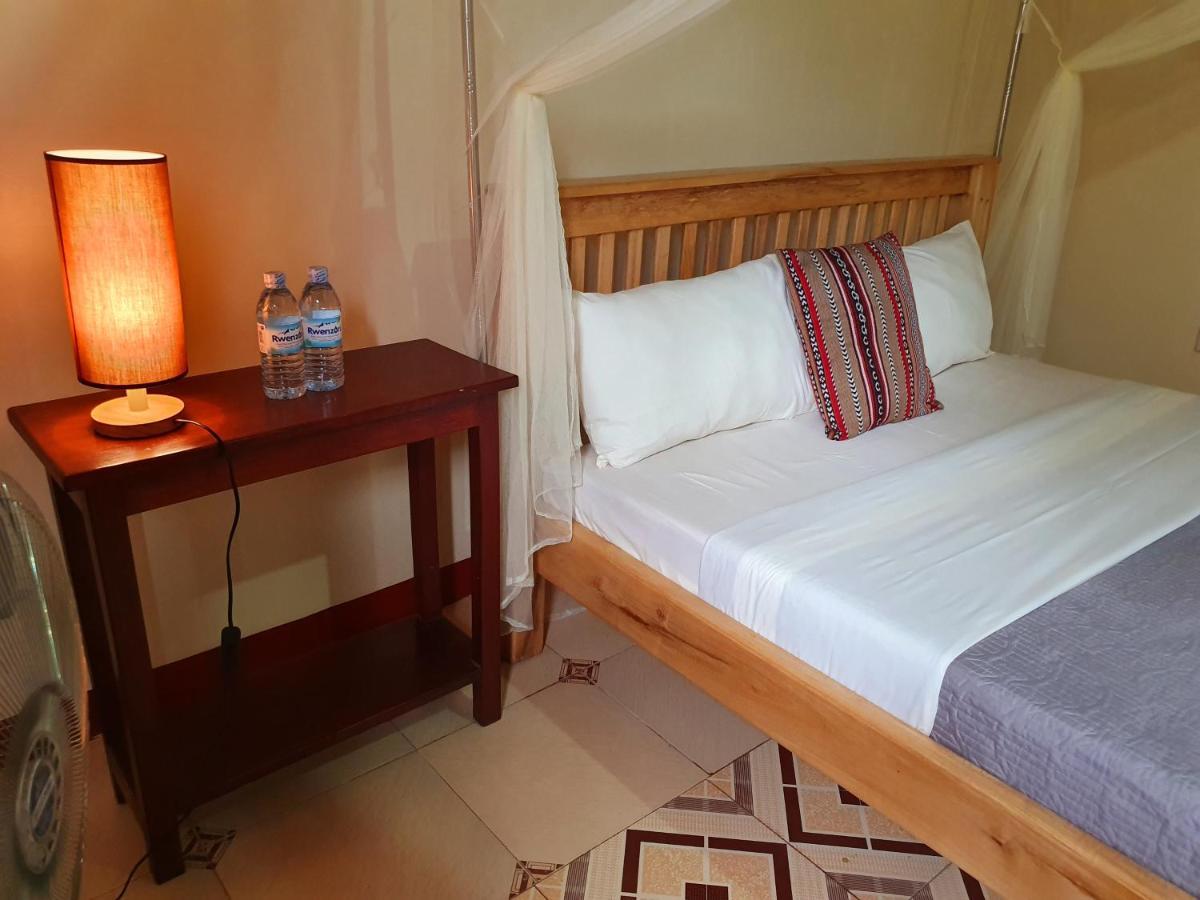 Annas Bed And Breakfast Entebbe Extérieur photo