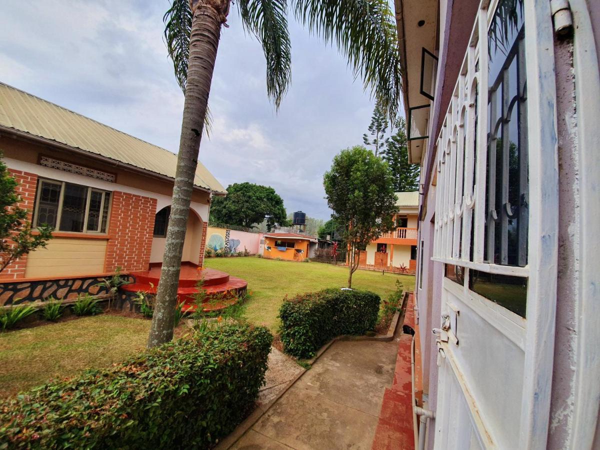Annas Bed And Breakfast Entebbe Extérieur photo