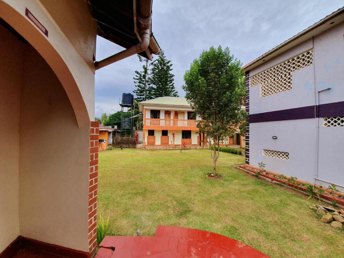Annas Bed And Breakfast Entebbe Extérieur photo