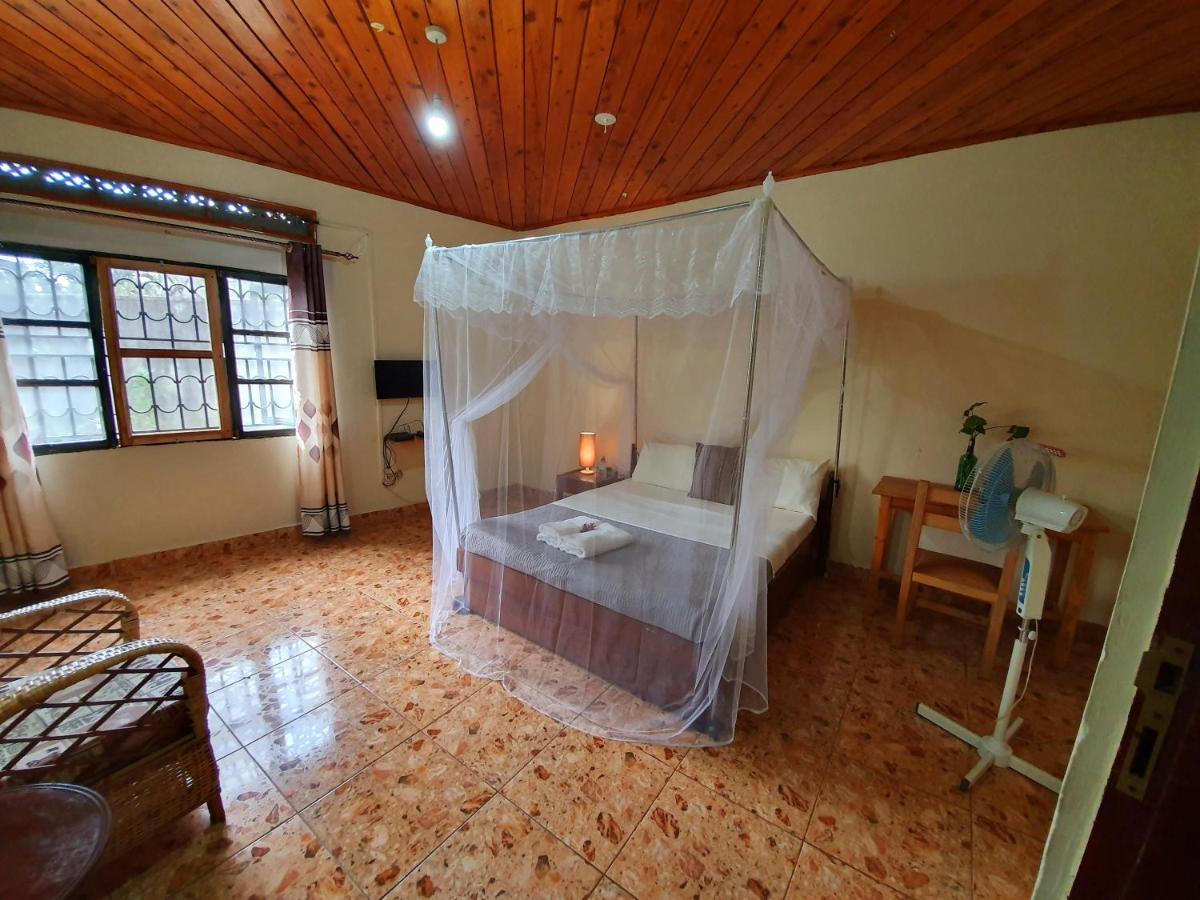 Annas Bed And Breakfast Entebbe Extérieur photo