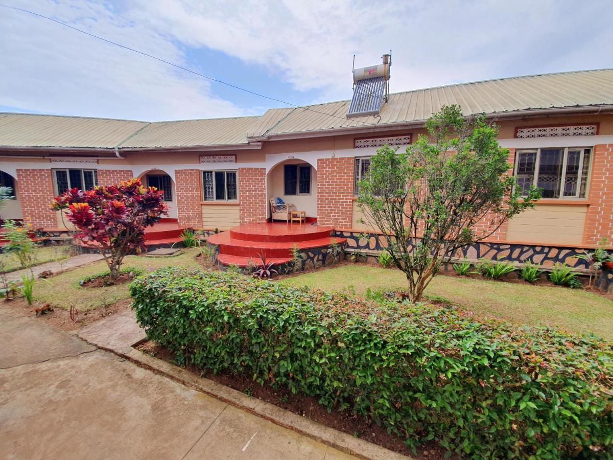 Annas Bed And Breakfast Entebbe Extérieur photo