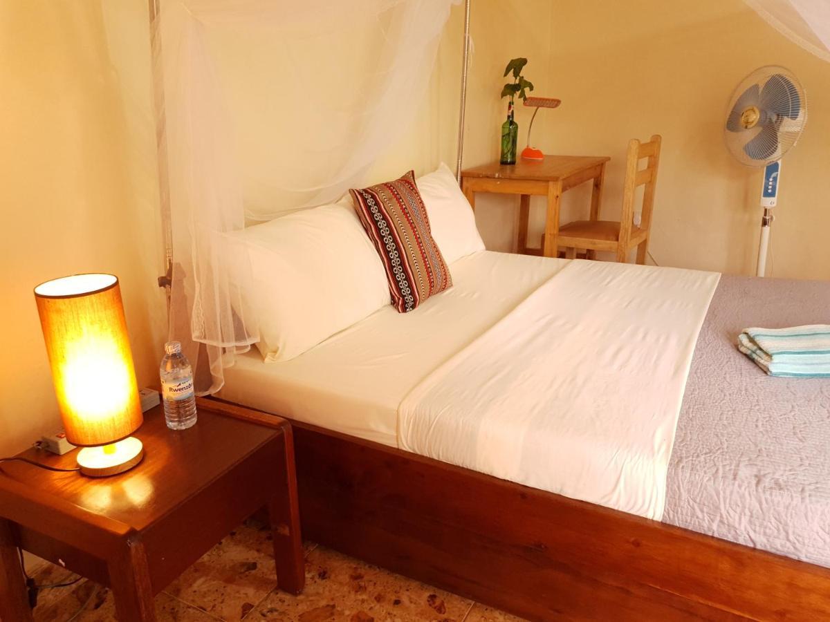 Annas Bed And Breakfast Entebbe Extérieur photo